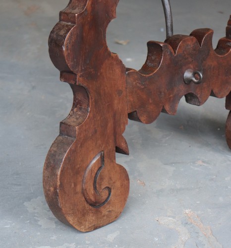 Louis XIII - Table « Fratino » à pieds en forme de lyre, Espagne 17e siècle