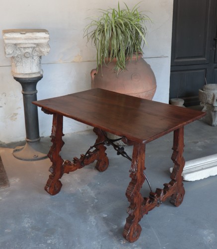 17th century - Lira-shaped Table With Iron Legs, Spain 17th Century