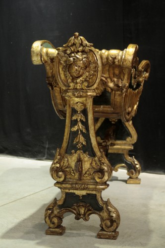 A Carved gilt wood Cradle, Louis XIV, Venice 17th century - 