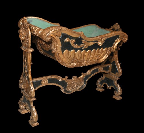 17th century - A Carved gilt wood Cradle, Louis XIV, Venice 17th century