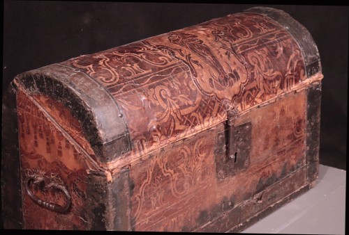 17th century - Leather Travel chest, Central Italy, 17th Century