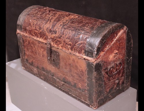 Leather Travel chest, Central Italy, 17th Century - Renaissance