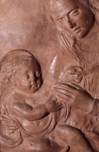 Sculpture Sculpture en Terre cuite - Vierge à l'Enfant, haut-relief en terre cuite du  XVIe siècle