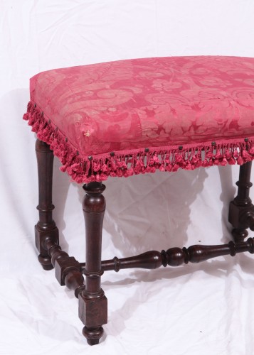 Pair of walnut stools, Tuscany 18th Century - Seating Style 