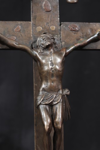 Christ en bronze avec croix, Toscane XVIe siècle - Numero 7 Antiquariato