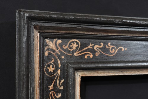Decorative Objects  - Frame with lacquered decoration, Tuscany 17th century