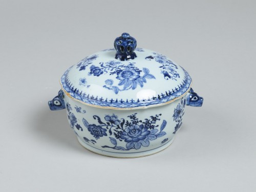 Céramiques, Porcelaines  - Terrine en porcelaine de Chine d'époque XVIIIe