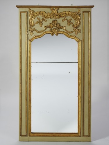 Miroirs, Trumeaux  - Trumeau en bois laqué du XVIIIe siècle