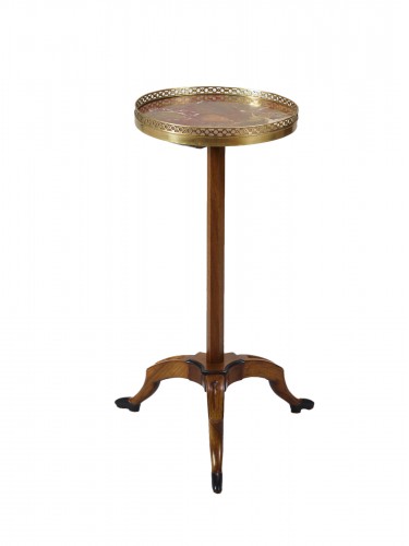 Petit guéridon tripode à jambes de femme d'époque Louis XVI