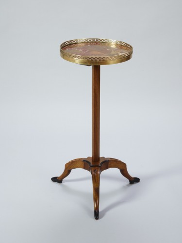 Small tripod pedestal table with woman&#039;s legs, Louis XVI period - 