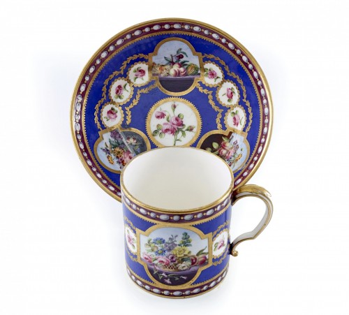 Antiquités - Tasse litron en Porcelaine de Sèvres d'époque XVIIIe