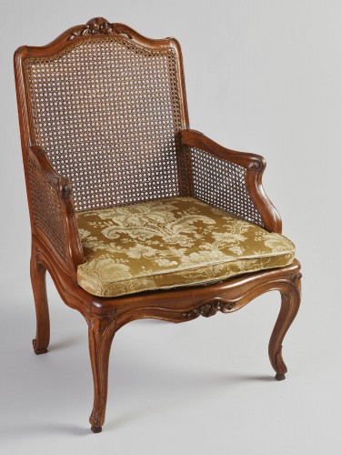 Louis XV natural wood caned bergère - Seating Style Louis XV