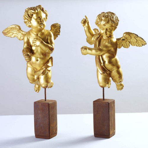 Paire d'angelots dorés du XVIIIe siècle - Sculpture Style 
