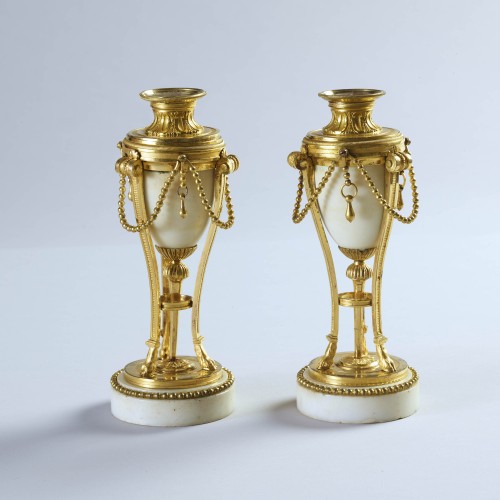 Pair of Louis XVI marble and gilt bronze cassolettes - Lighting Style Louis XVI