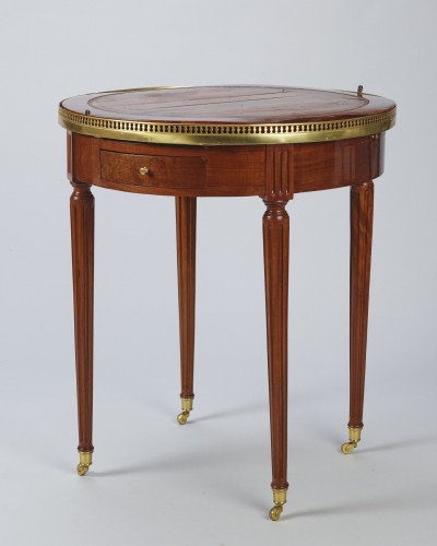 Antiquités - Table bouillotte en acajou Louis XVI