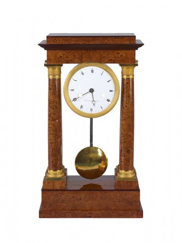 Pendule en loupe d'orme d'époque Empire