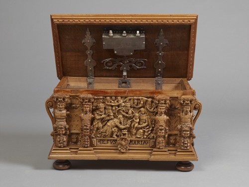 Coffre de mariage en noyer d'époque XVIe - Objets de Vitrine Style Renaissance