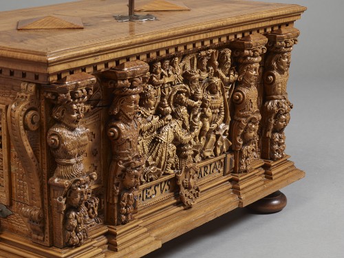 Objets de Vitrine Coffret & Nécessaire - Coffre de mariage en noyer d'époque XVIe