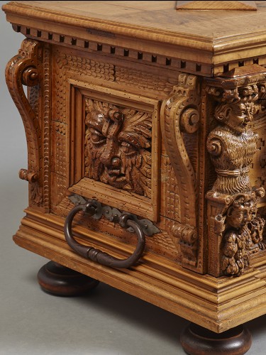 Coffre de mariage en noyer d'époque XVIe - Galerie Damidot