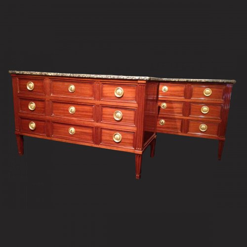 Paire de commodes Louis XVI estampillées de Courte