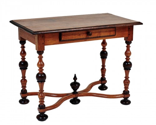 Table en noyer du XVIIe siècle