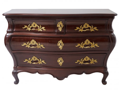 Chest of drawers in solid mahogany, Bordeaux 18th century