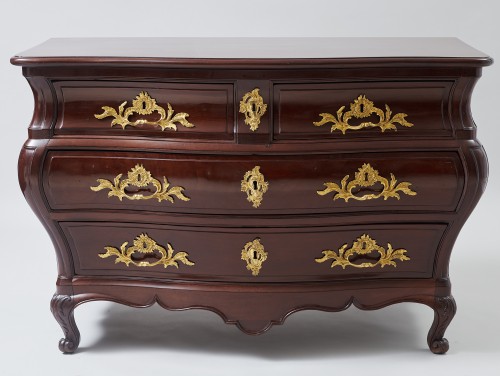 Chest of drawers in solid mahogany, Bordeaux 18th century - Furniture Style Louis XV