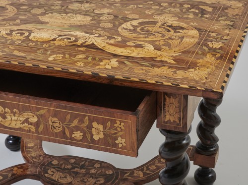 Mobilier Table & Guéridon - Table richement marquetée