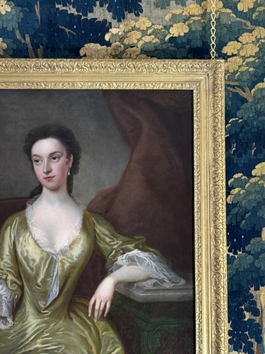 Thomas Bardwell (1704 - 1767) - Portrait d'une dame en robe de soie jaune - Period Portraits