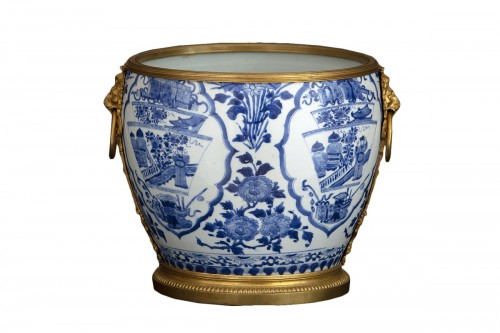 Blue And White Chinese Porcelain Cachepot From The Kangxi Era