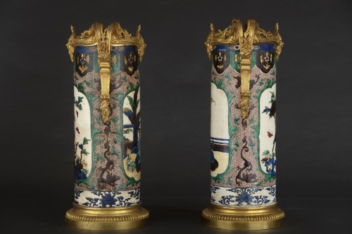 Pair of cylindrical vases in China from Verde family - Asian Works of Art Style 