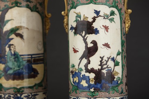 Paire de vases en porcelaine de Chine d'époque Kangxi - Phidias Antiques