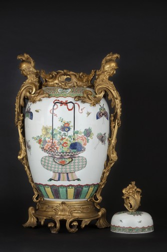 Napoléon III - Important vase couvert en  porcelaine de Samson à monture en bronze