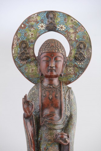 Grand Bouddha debout en bronze et émaux cloisonnés, Chine fin 19e - Phidias Antiques
