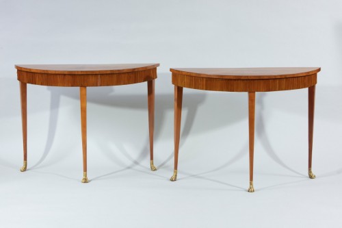 Antiquités - Pair Of Demi-lune Consoles From Lucca In Cherry Wood, Directoire Period.