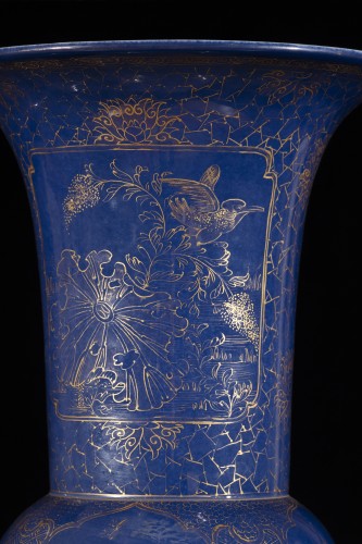 Pair Of porcelain Vases On A Blue Background, China Kangxi Period (1661-1722) - Asian Works of Art Style 