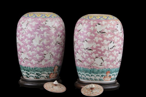 Paire de vases en porcelaine de de Chine famille rose fin 19e - Arts d