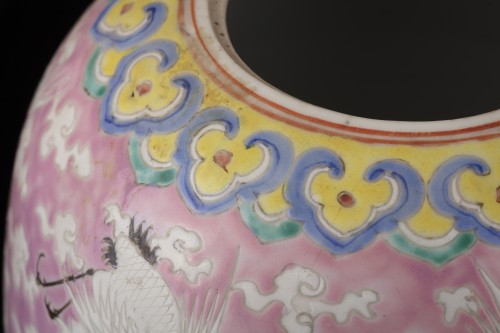 Paire de vases en porcelaine de de Chine famille rose fin 19e - 
