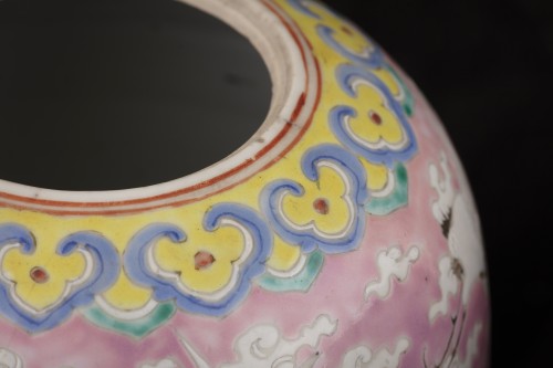Antiquités - Paire de vases en porcelaine de de Chine famille rose fin 19e