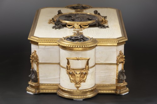 Antiquités - Important coffret à parfum Napoléon III en bronze plaqué d'ivoire