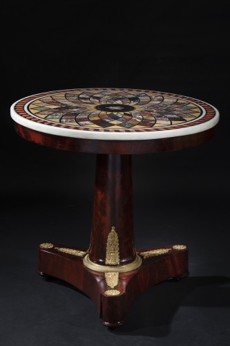 Important Round Center Table - Furniture Style Empire