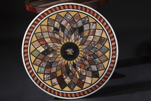19th century - Important Round Center Table