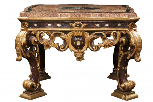 Table de milieu en bois laqué et doré, Venise début du XVIIIe siècle