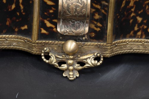 Antiquités - Boîte à bijoux en bronze ciselé et inserts en écaille de tortue
