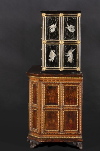 Cabinet d'Europe du Nord première moitié du XIXe siècle - Mobilier Style Restauration - Charles X