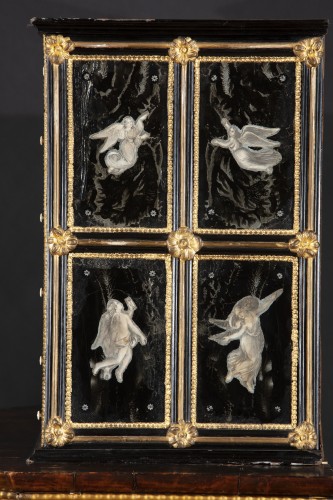 Mobilier Cabinet & Coffre - Cabinet d'Europe du Nord première moitié du XIXe siècle