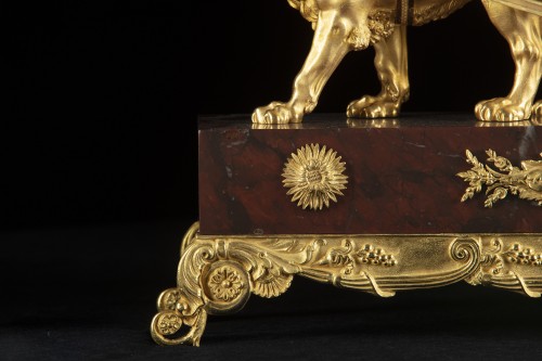 XIXe siècle - Pendule à char tiré par un lion signée Leroy à Paris
