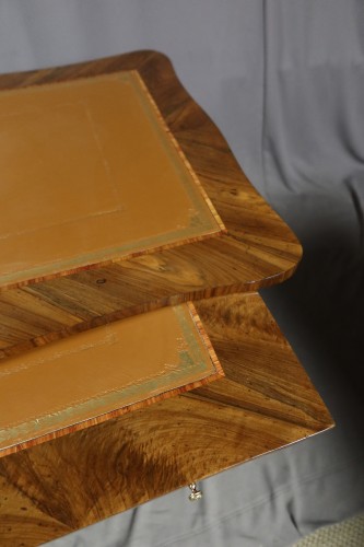 Bureau italien en noyer d'époque Louis XV - Philippe Cote Antiquités