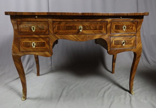 Antiquités - Bureau italien en noyer d'époque Louis XV