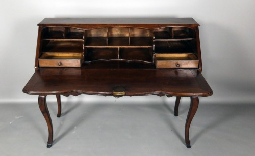 Louis XV - Bureau dos d'âne du XVIIIe siècle en noyer